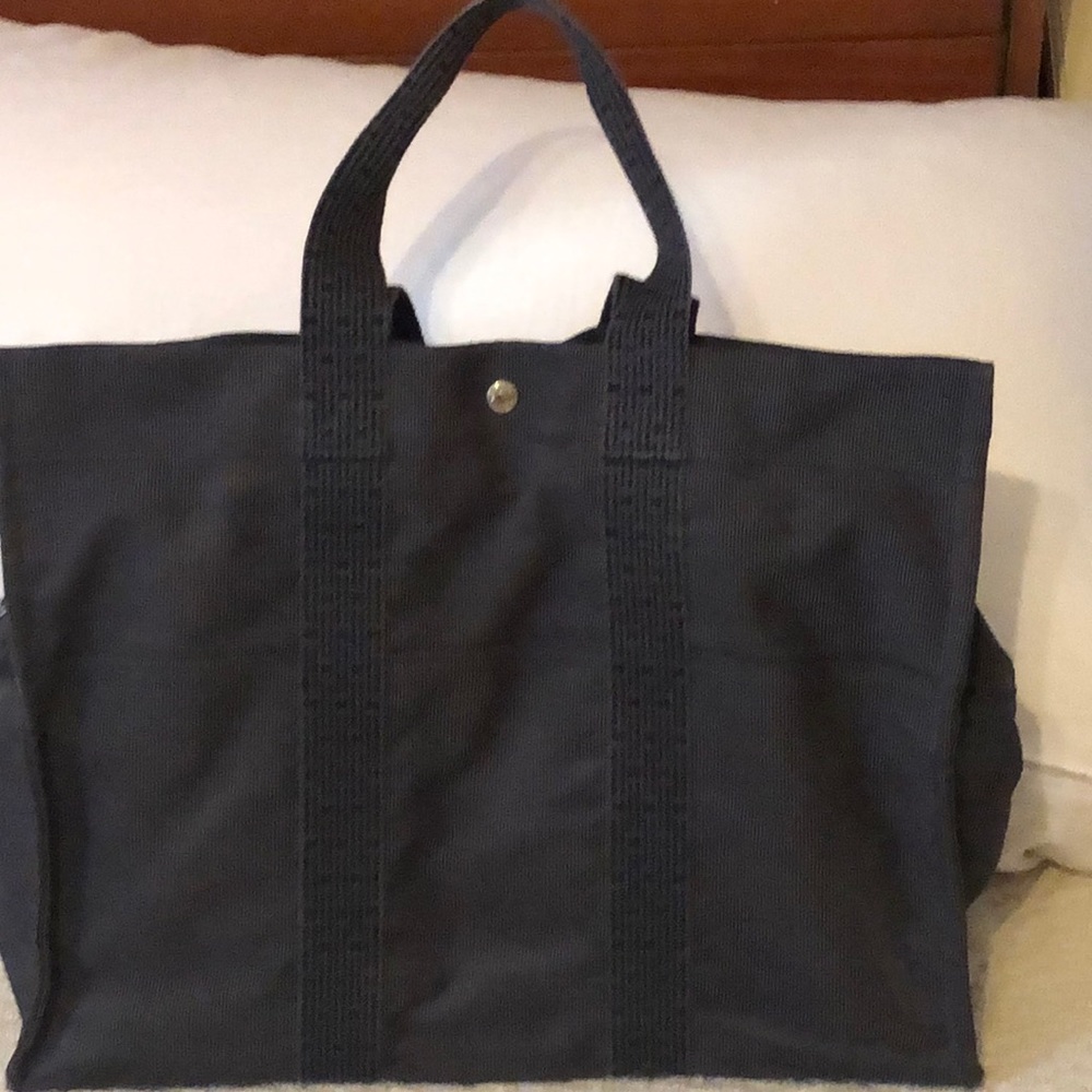 Hermès tote.